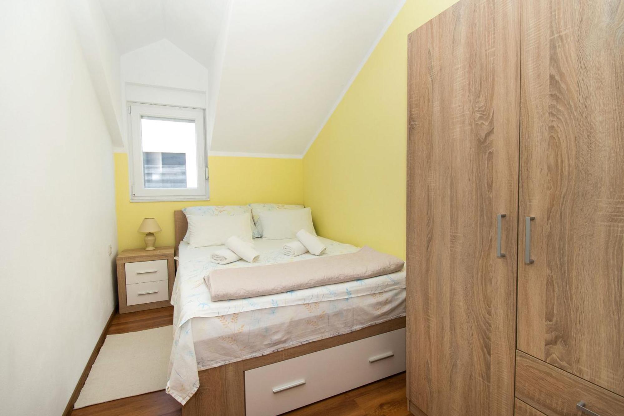 Apartment Ninic Srima Eksteriør billede