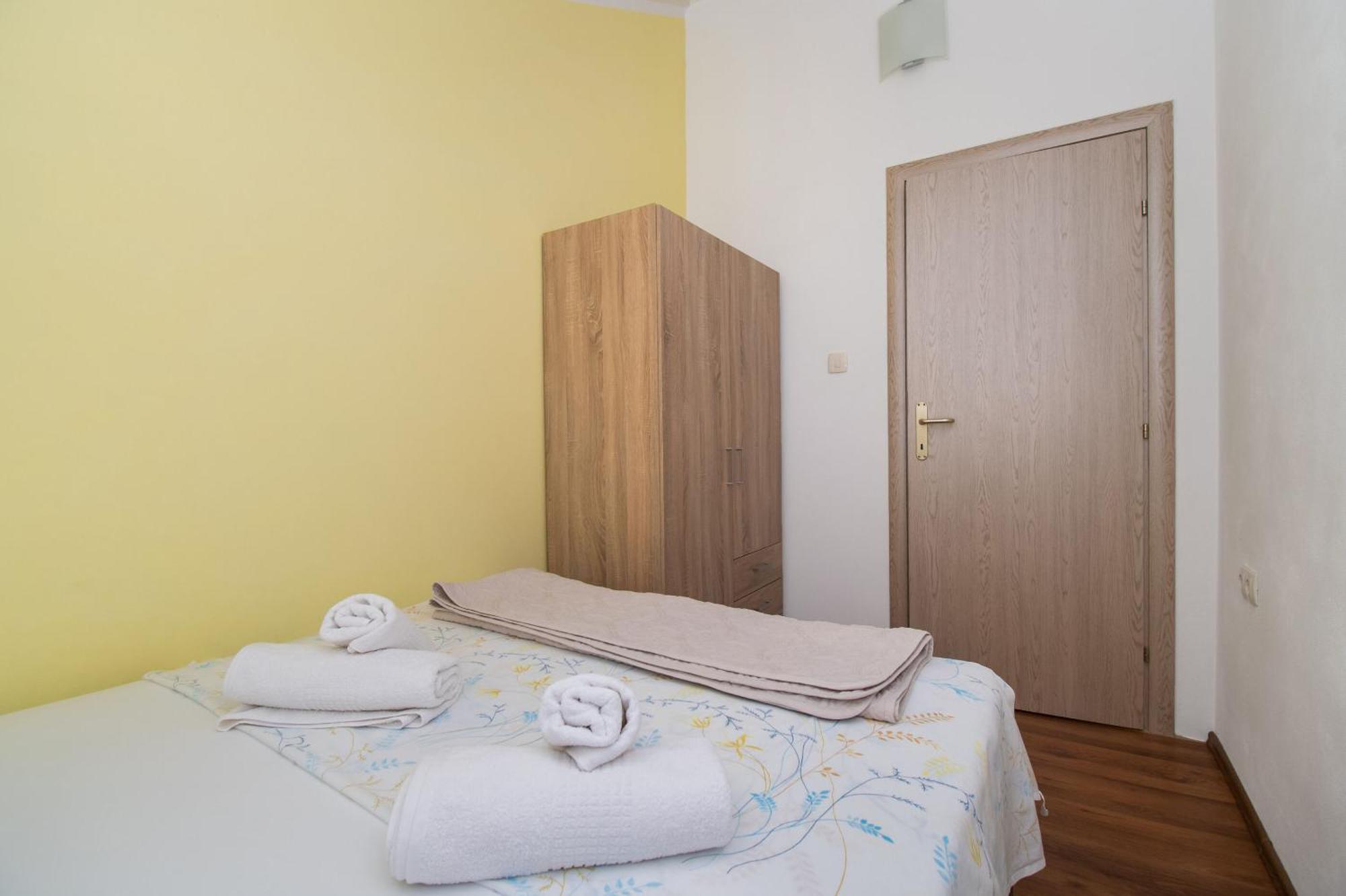 Apartment Ninic Srima Eksteriør billede