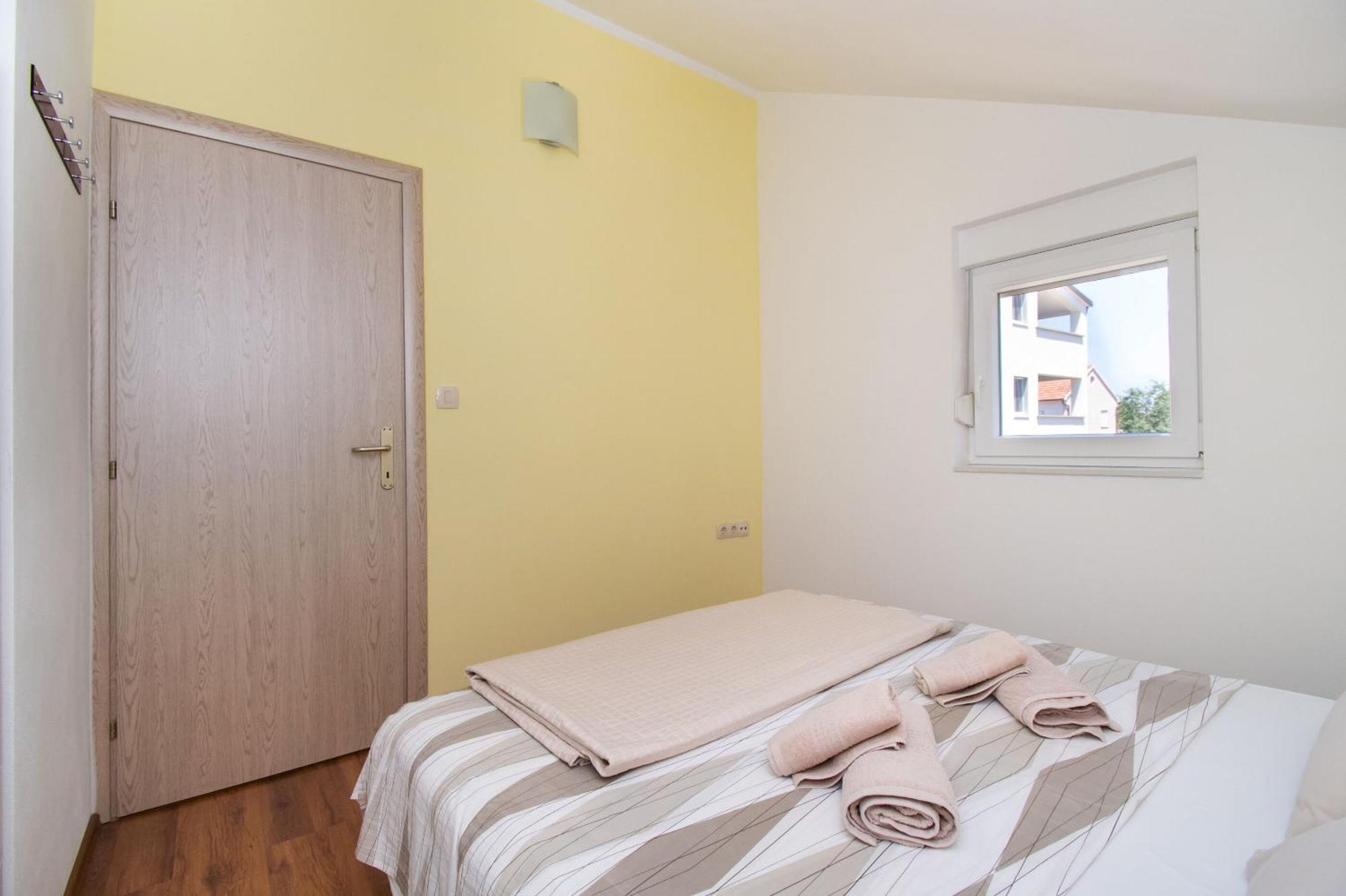 Apartment Ninic Srima Eksteriør billede