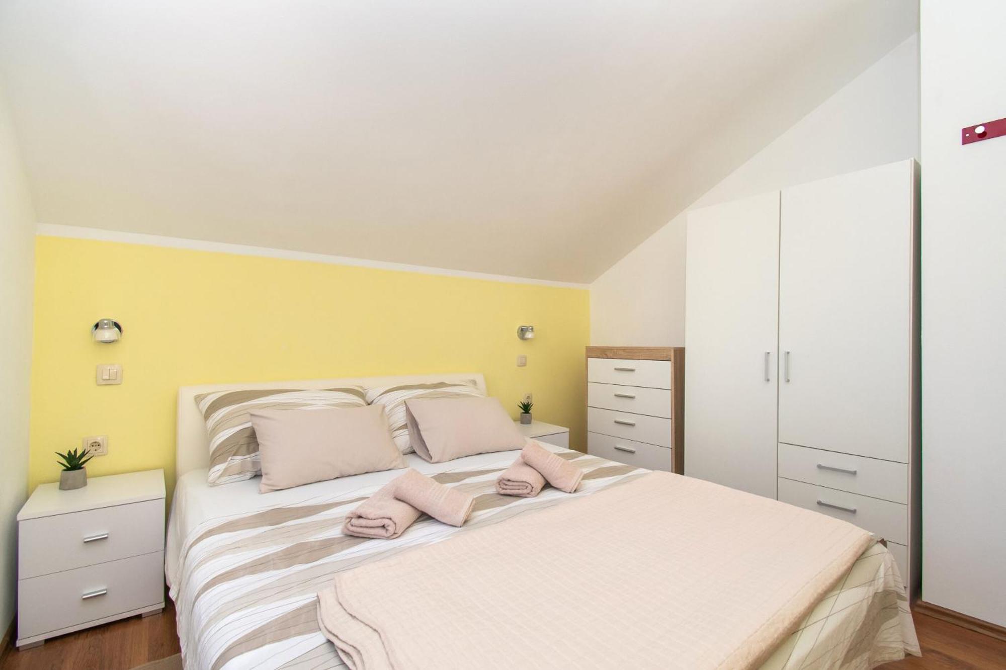 Apartment Ninic Srima Eksteriør billede