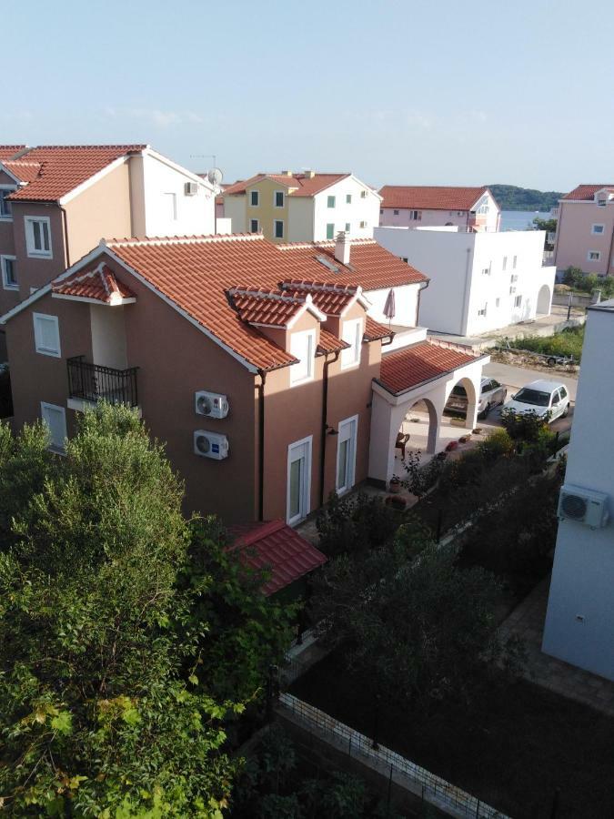 Apartment Ninic Srima Eksteriør billede